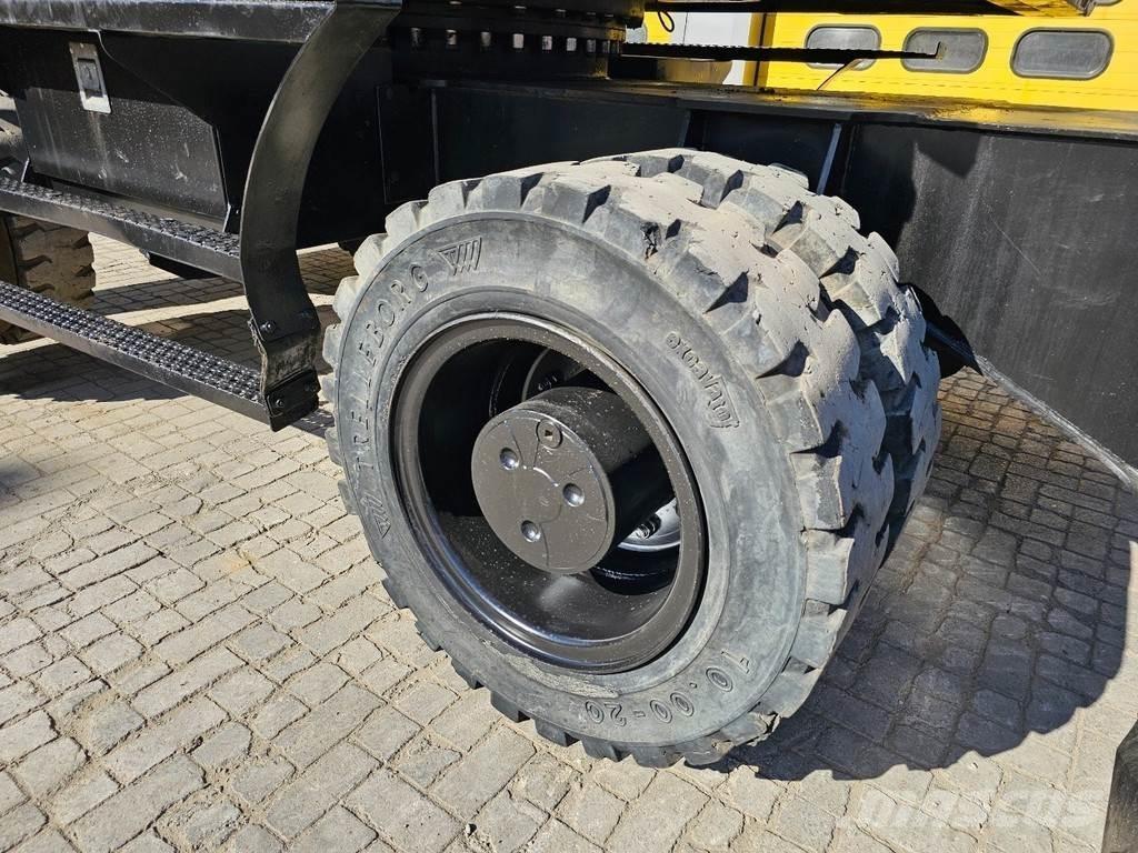CAT MH 3022 Excavatoare cu roti