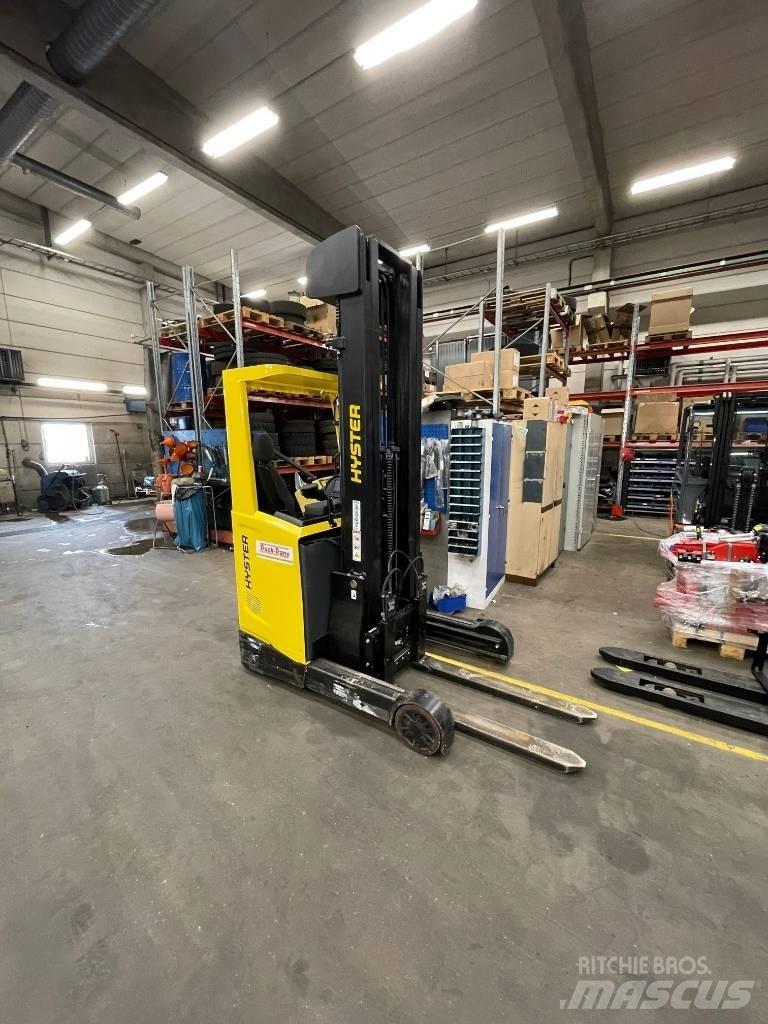 Hyster R1.4 Stivuitor cu catarg retractabil