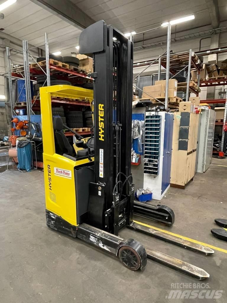 Hyster R1.4 Stivuitor cu catarg retractabil