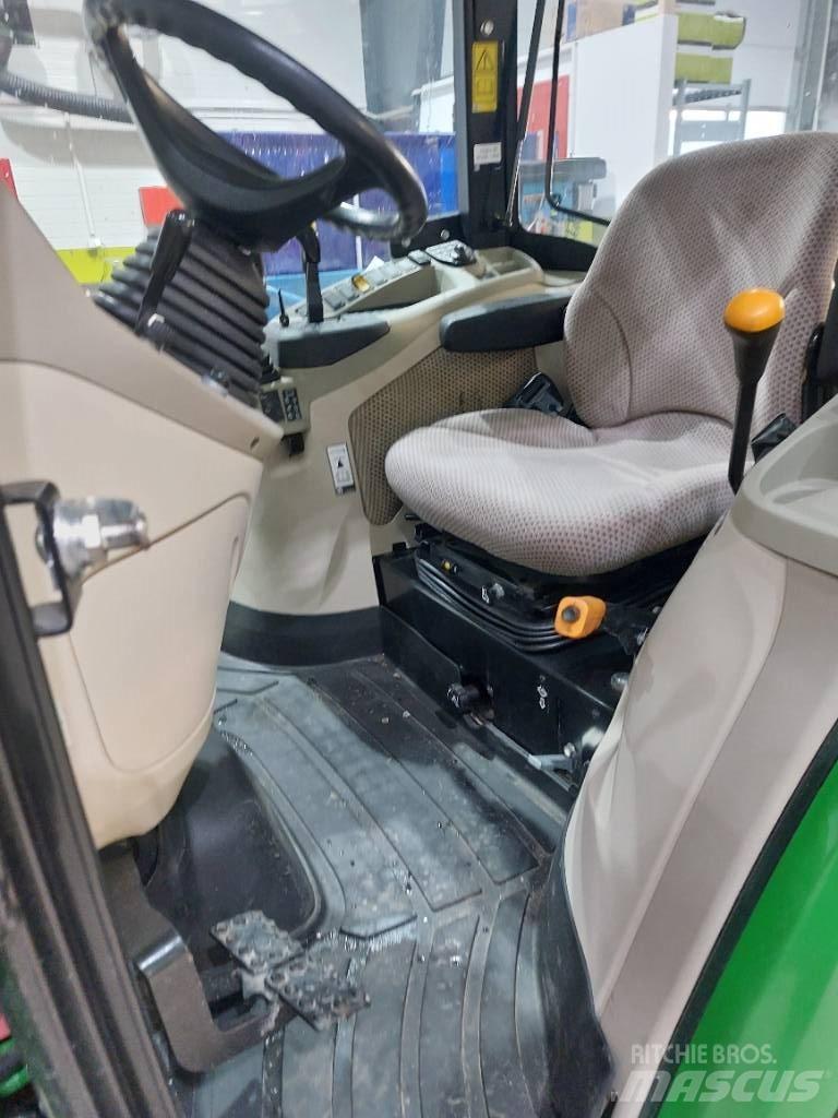 John Deere 3046 R Tractoare