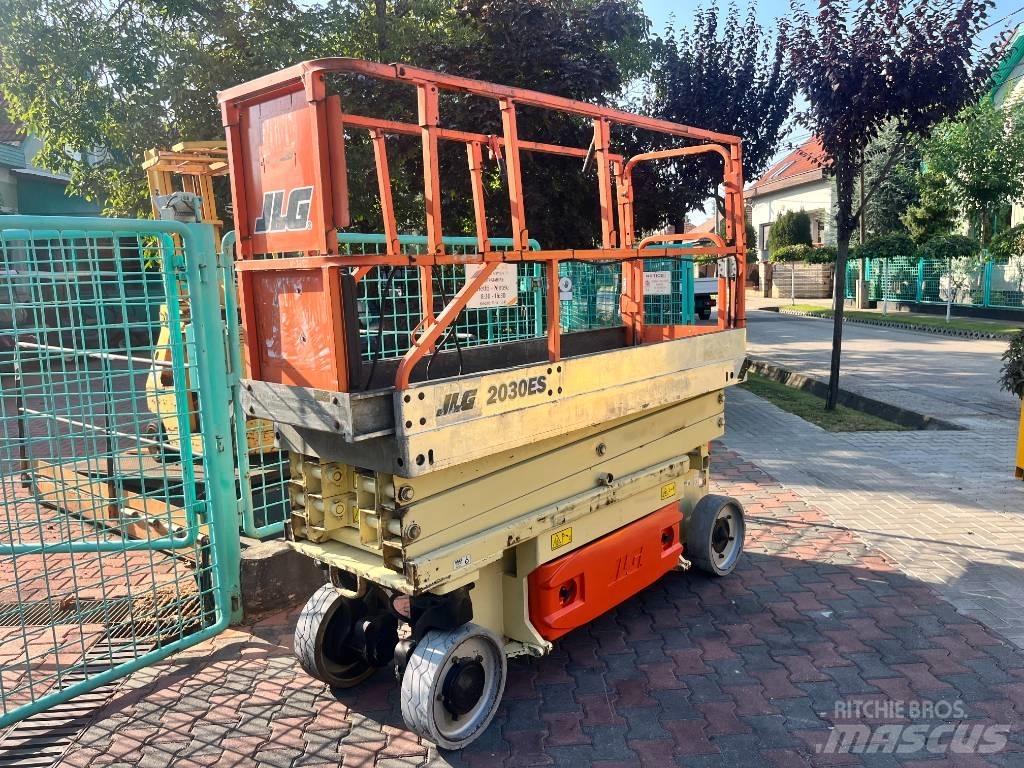 JLG 2030ES     V-3450 Ascensoare verticale catarg