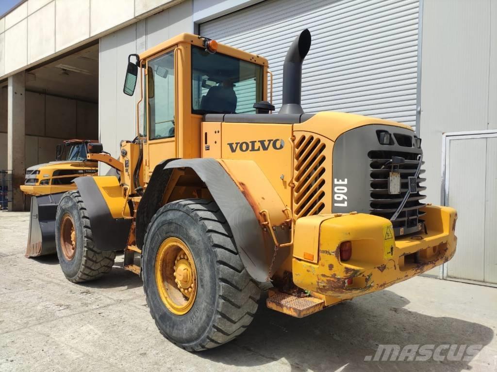 Volvo L 90 E Incarcator pe pneuri