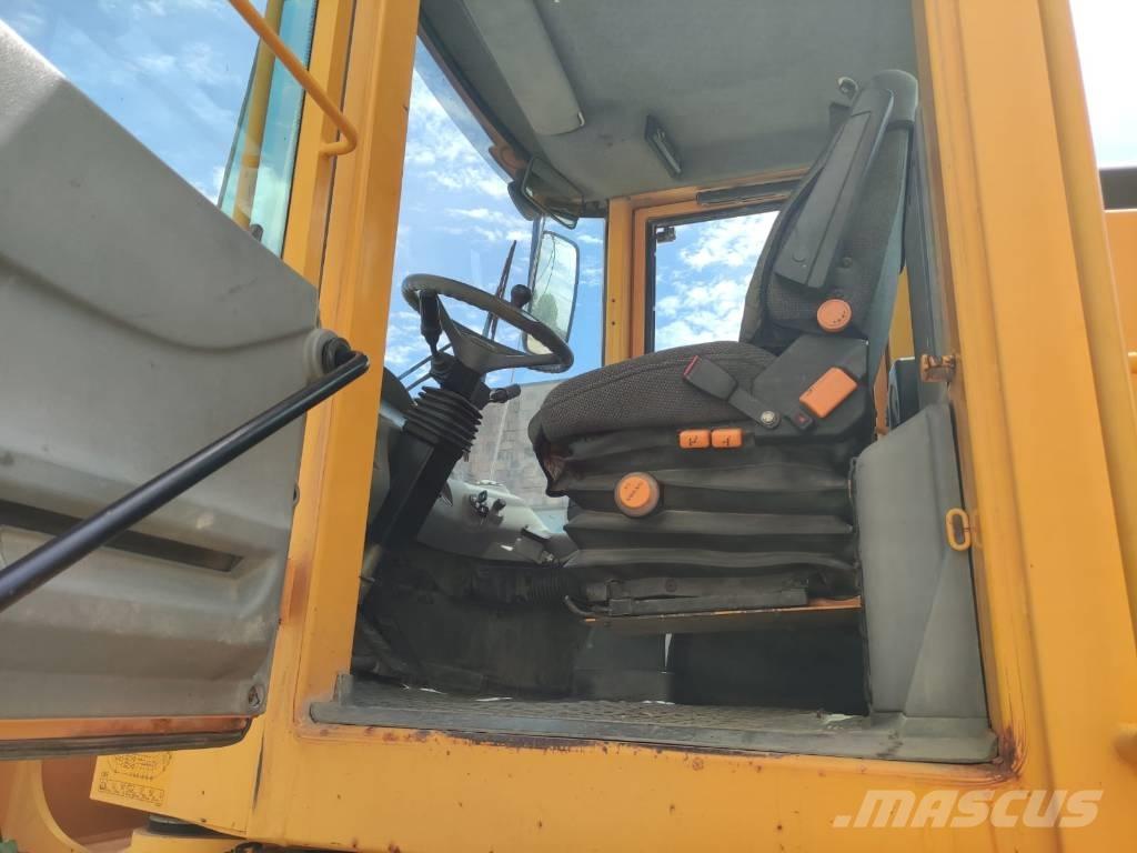 Volvo L 90 E Incarcator pe pneuri