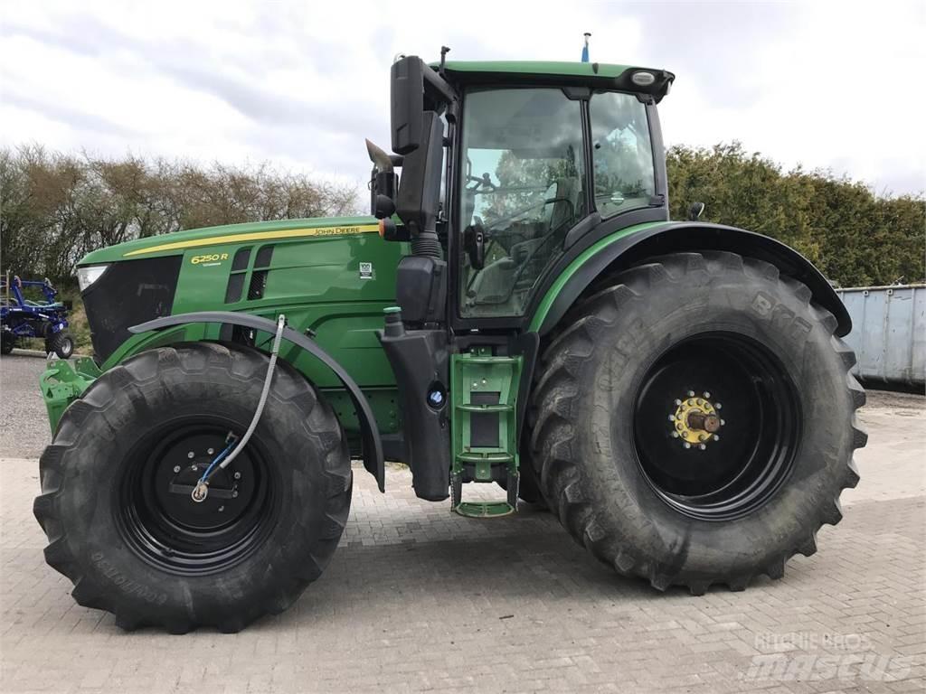John Deere 6250R Tractoare