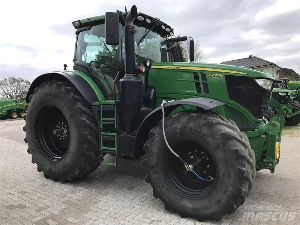 John Deere 6250R Tractoare