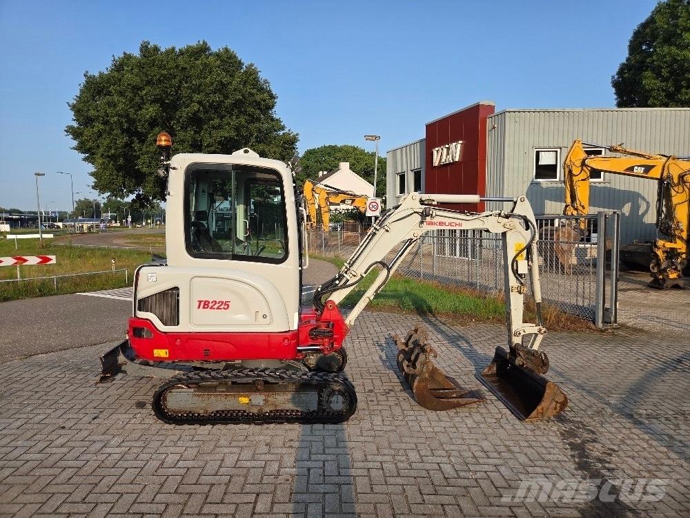 Takeuchi TB225 Mini excavatoare < 7t