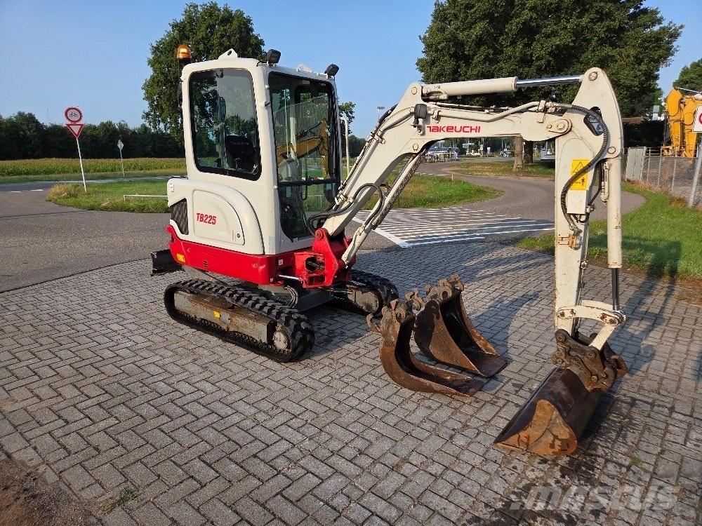 Takeuchi TB225 Mini excavatoare < 7t