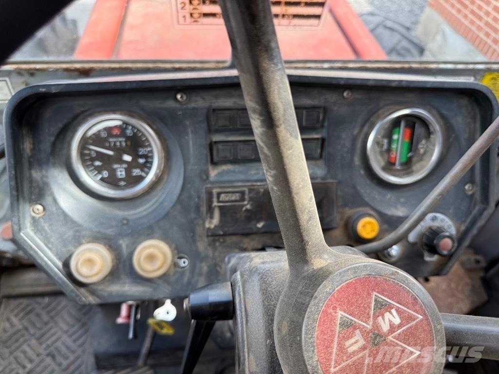 Massey Ferguson 699 Tractoare