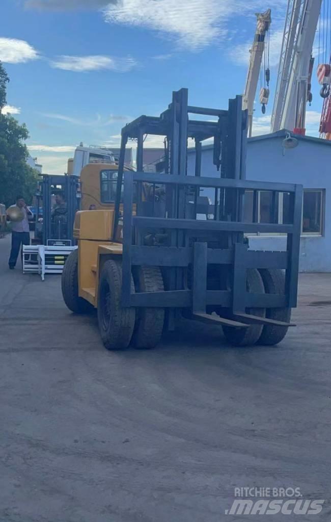Komatsu 10 Ton Stivuitor diesel