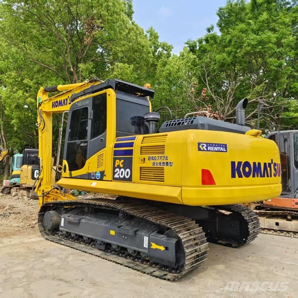 Komatsu PC 200 Excavatoare pe șenile
