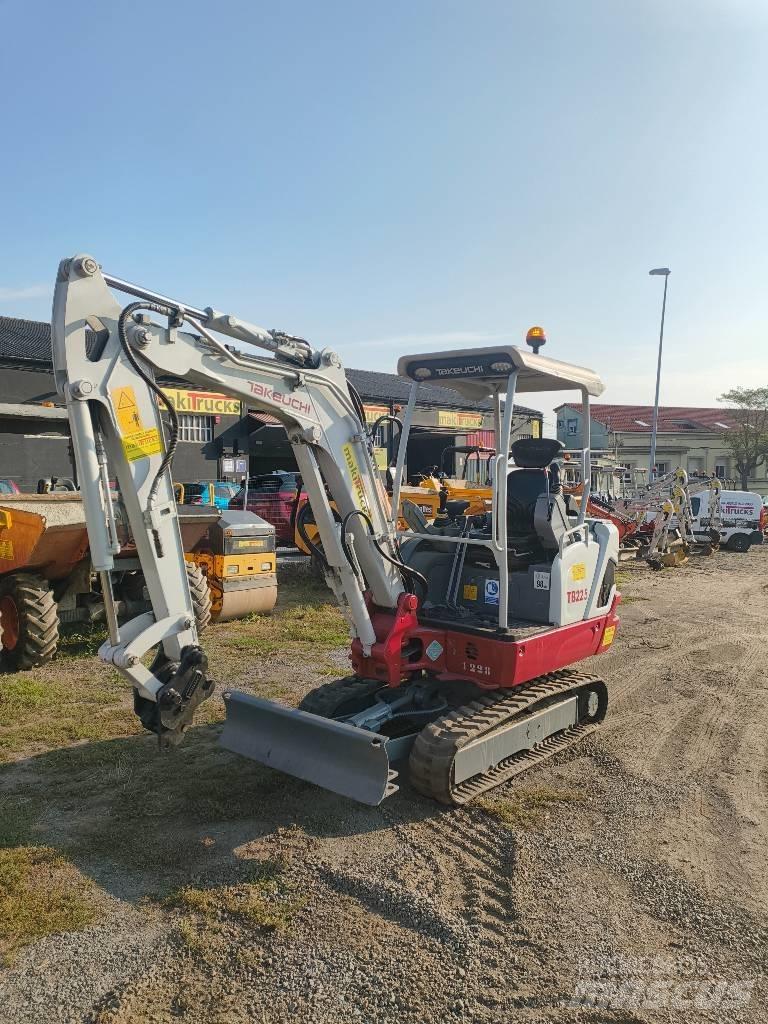 Takeuchi TB 225 Mini excavatoare < 7t