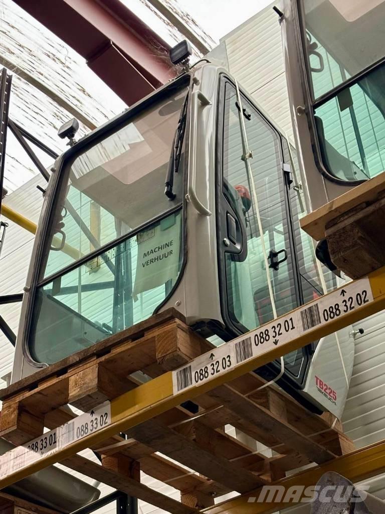 Takeuchi TB 225 Mini excavatoare < 7t