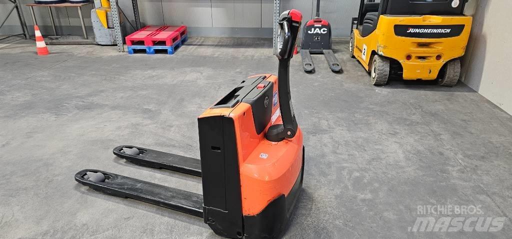 Toyota LWE 140 Stivuitoare de micã inaltime pentu logistica