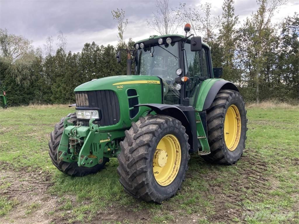 John Deere 7430 Tractoare