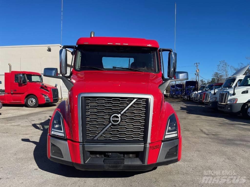 Volvo VNL64T300 Autotractoare