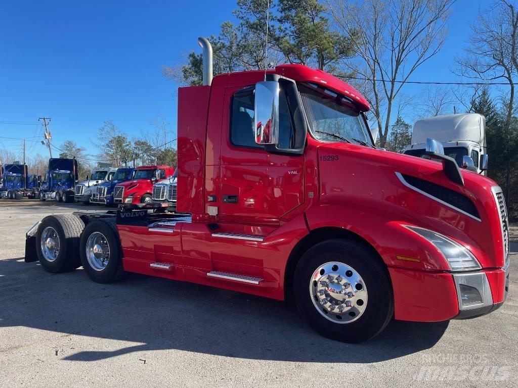 Volvo VNL64T300 Autotractoare