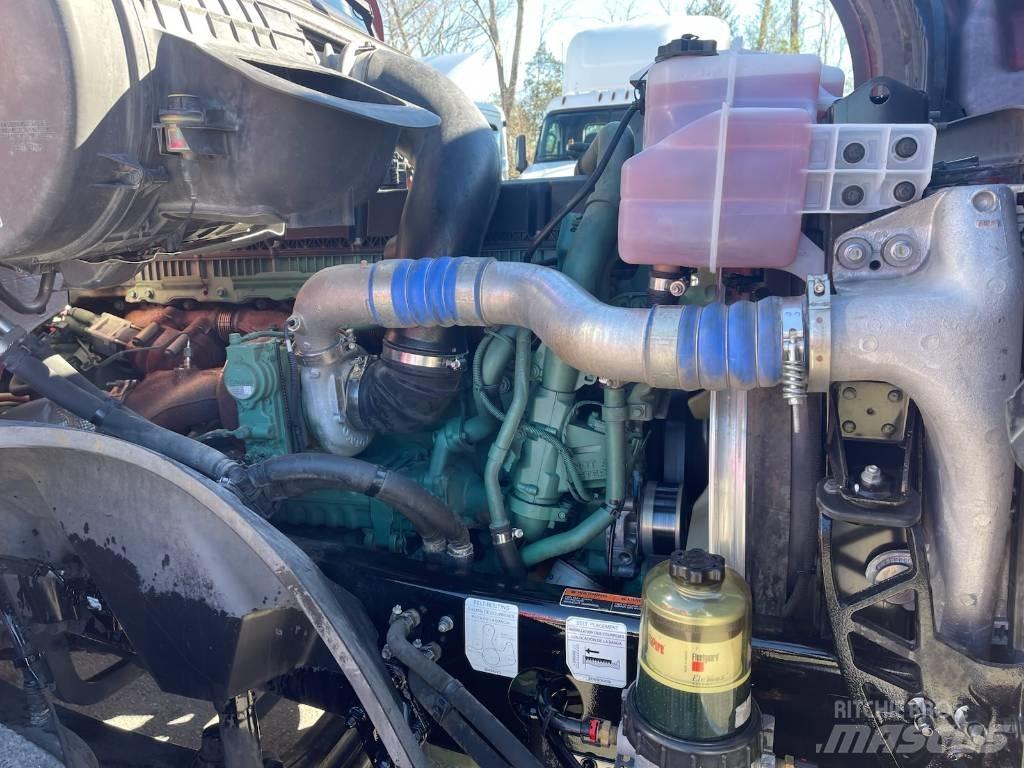 Volvo VNL64T300 Autotractoare