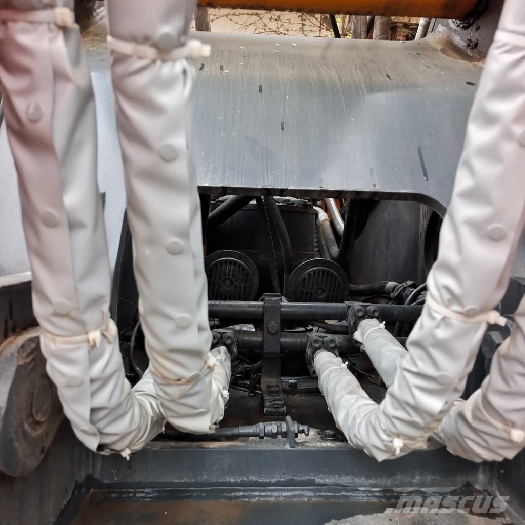 Hyundai 305 LC Excavatoare pe șenile
