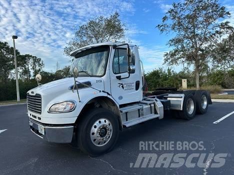 Freightliner M2 Autotractoare