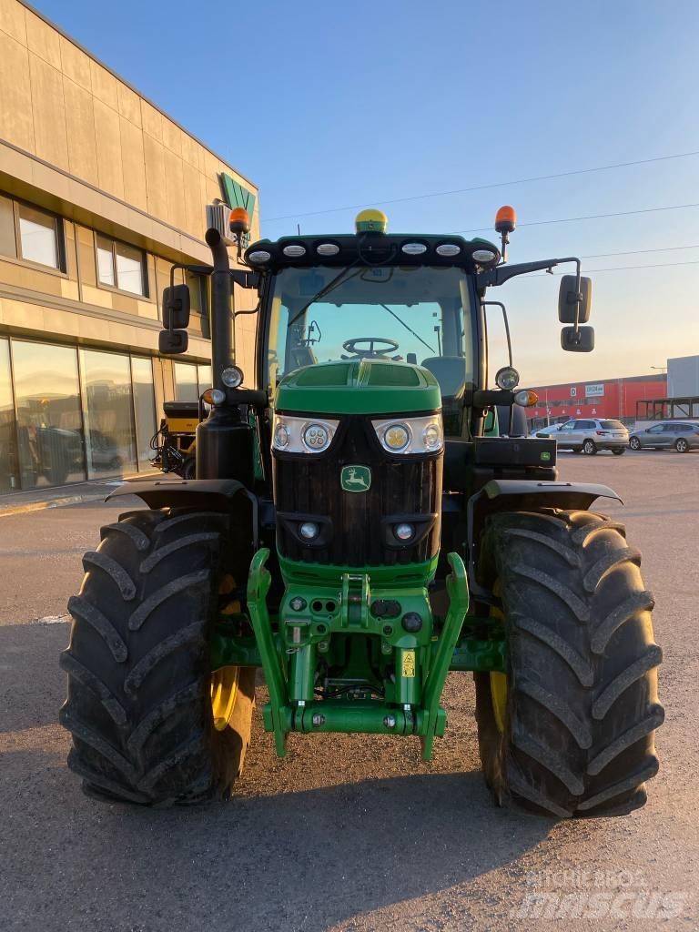 John Deere 6215 R Tractoare