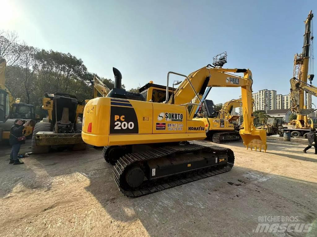 Komatsu PC 200 Excavatoare pe șenile
