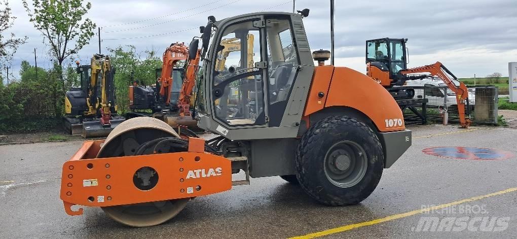 Atlas 1070 Compactoare sol