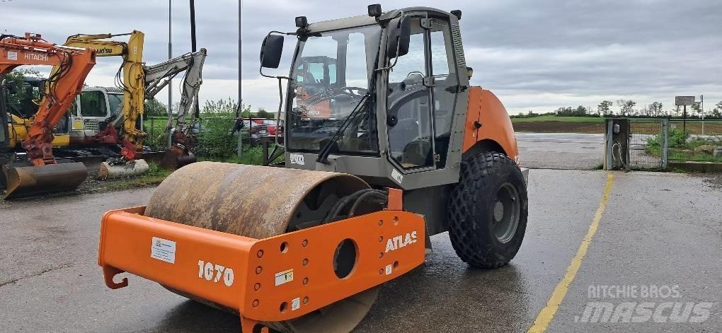 Atlas 1070 Compactoare sol