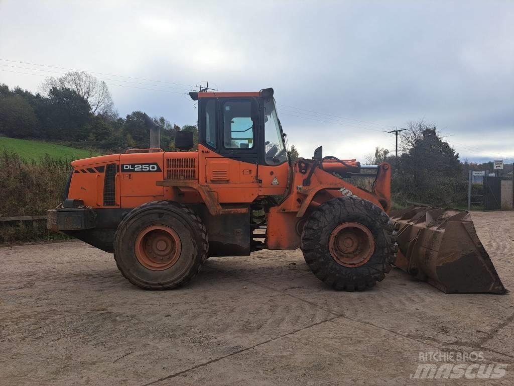 Doosan DL 250 Incarcator pe pneuri