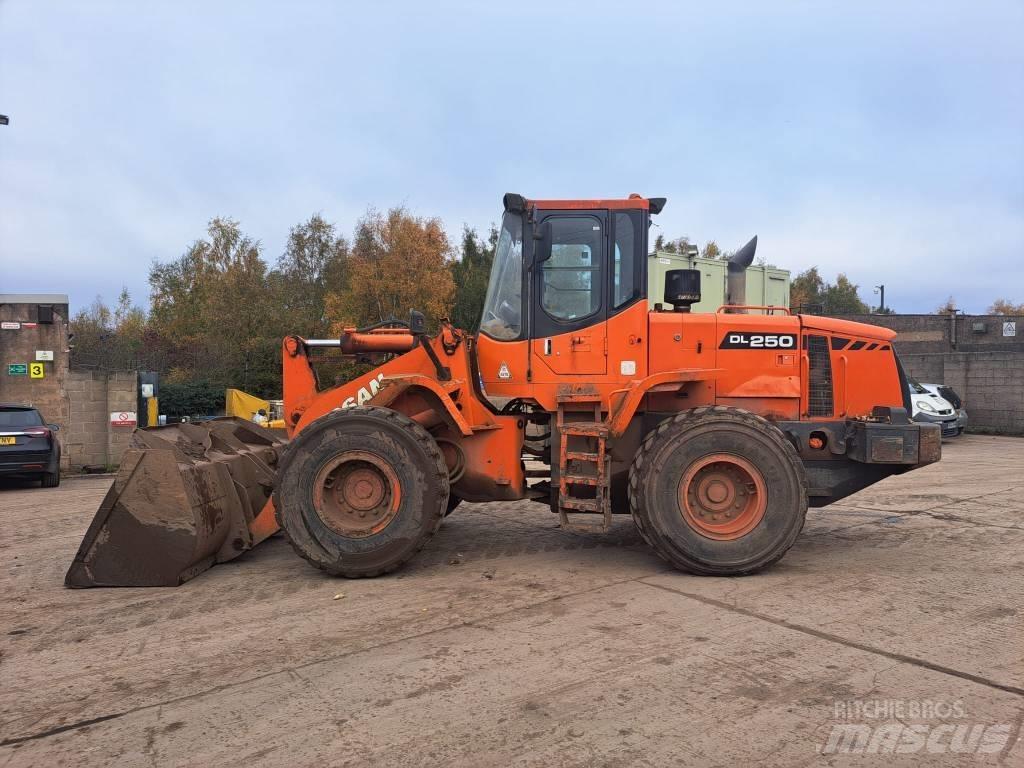 Doosan DL 250 Incarcator pe pneuri