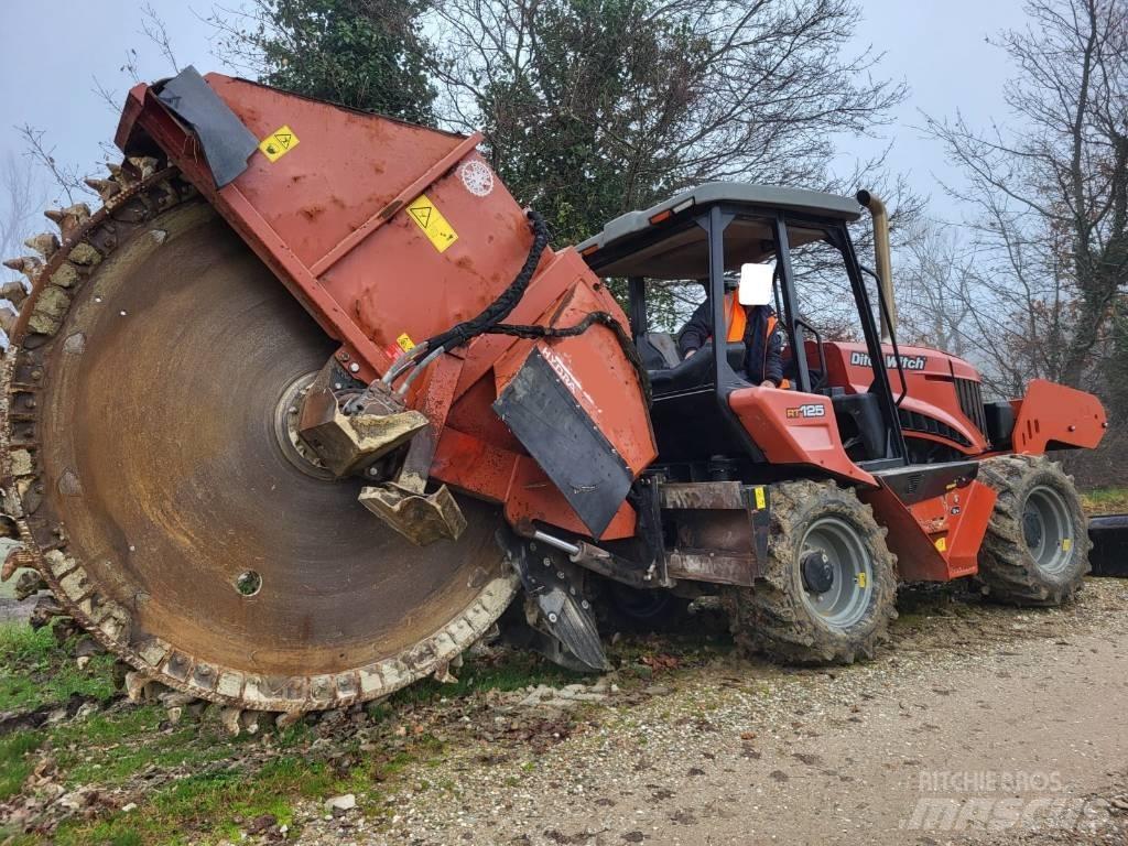 Ditch Witch RT125 Excavatoare de santuri