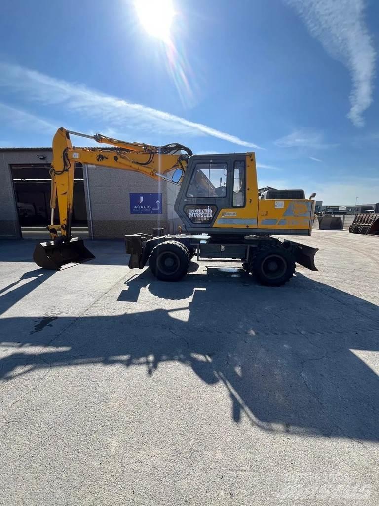 JCB JS130W Excavatoare cu roti