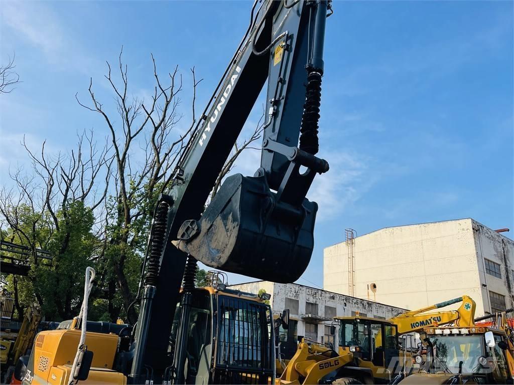 Hyundai 225LC 9T Excavatoare pe șenile
