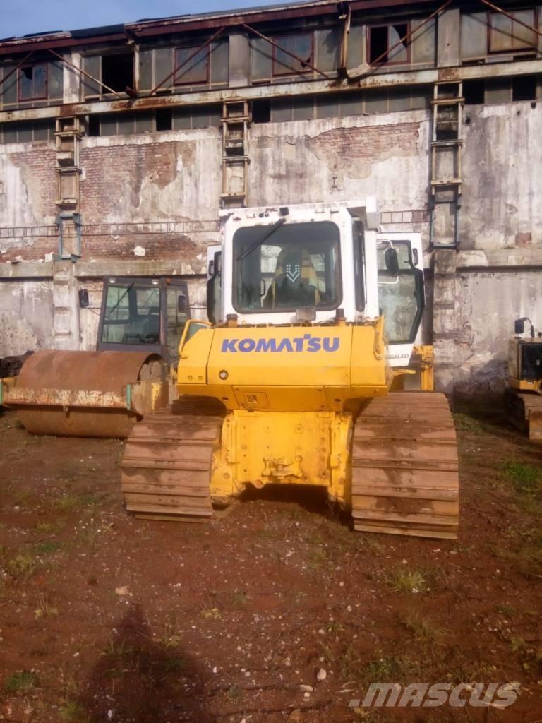 Komatsu D 61 PX-15 Buldozere pe senile