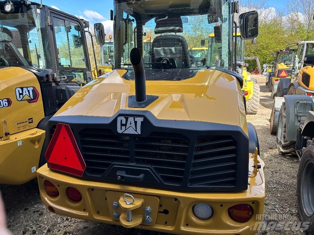 CAT 906 Incarcator pe pneuri