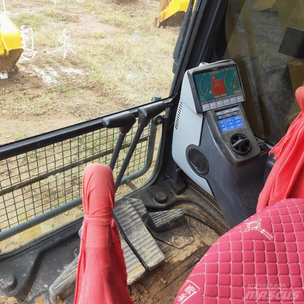 Komatsu PC200-8 Excavatoare pe șenile
