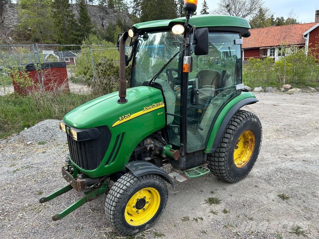 John Deere 3720 Tractoare