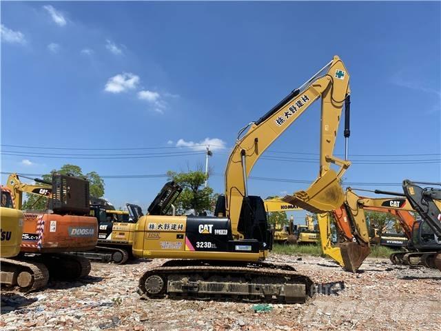 CAT 323D2L Excavatoare pe șenile
