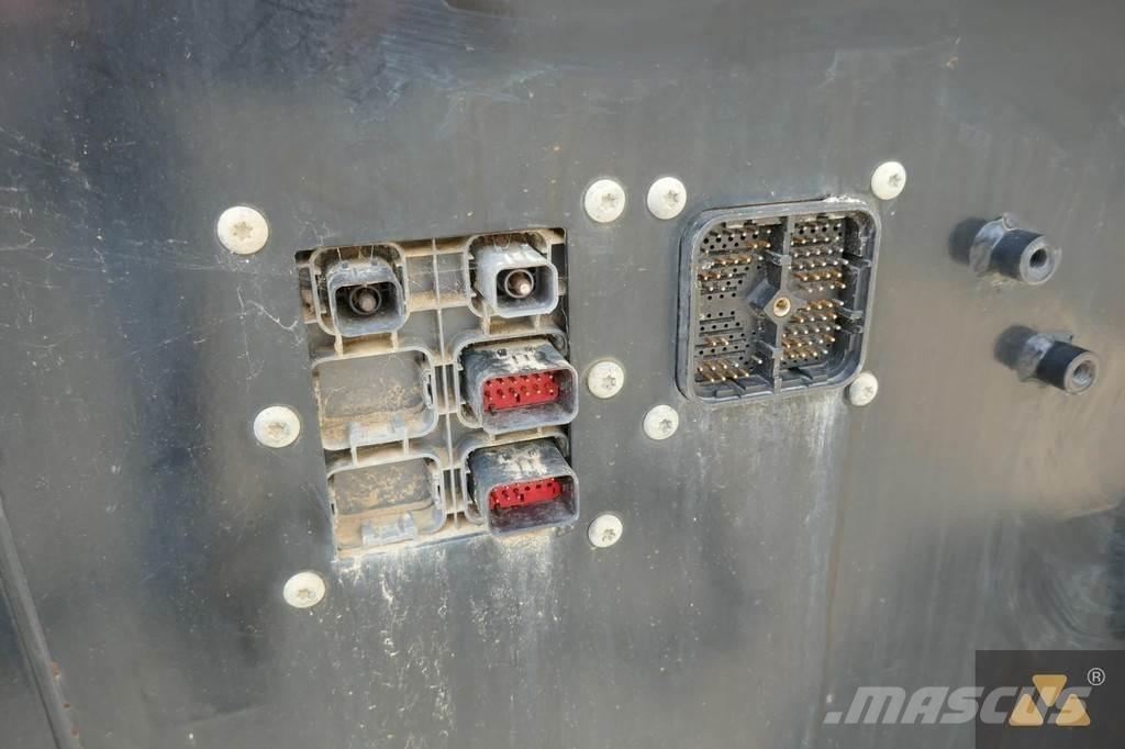 CAT 352F Cab Cabine si interior