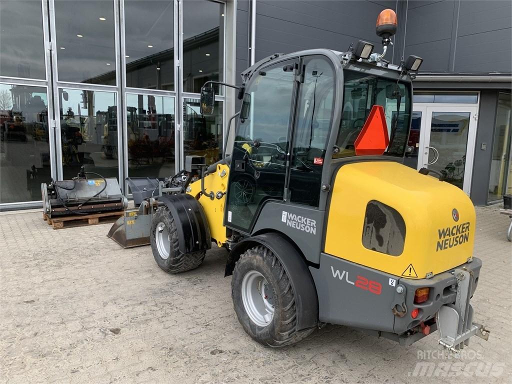 Wacker Neuson WL 28 Incarcator pe pneuri