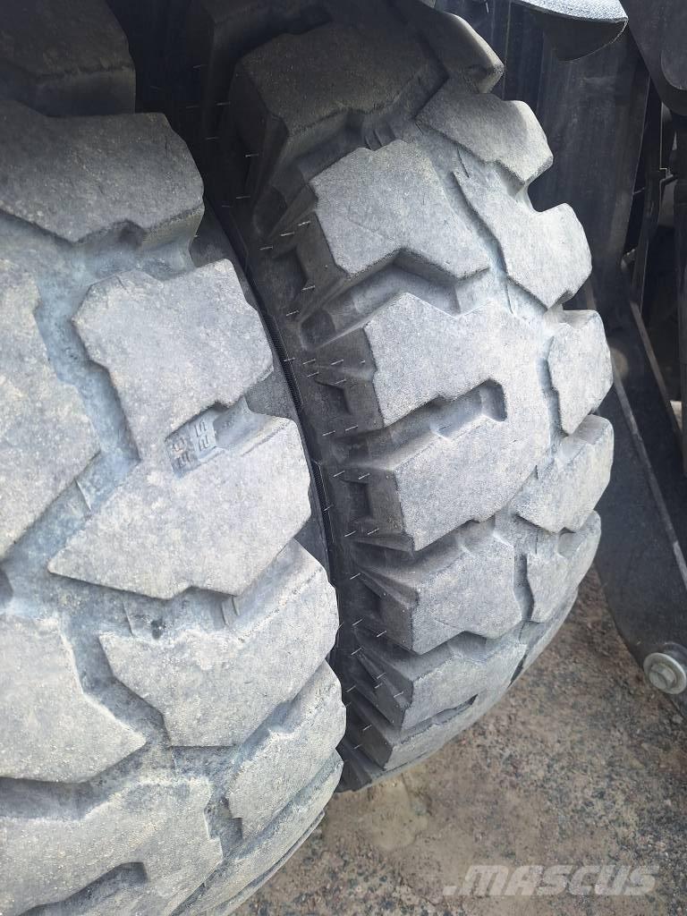 CAT M 318 Excavatoare cu roti