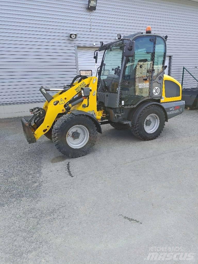 Wacker Neuson WL 38 Incarcator pe pneuri