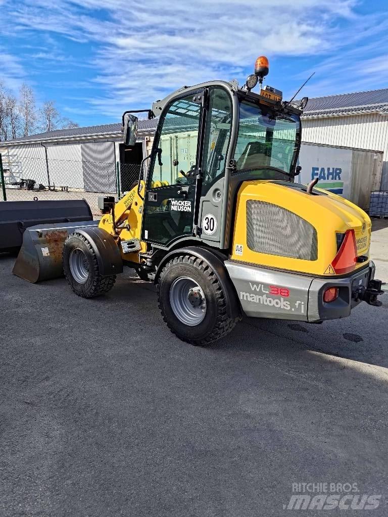 Wacker Neuson WL 38 Incarcator pe pneuri