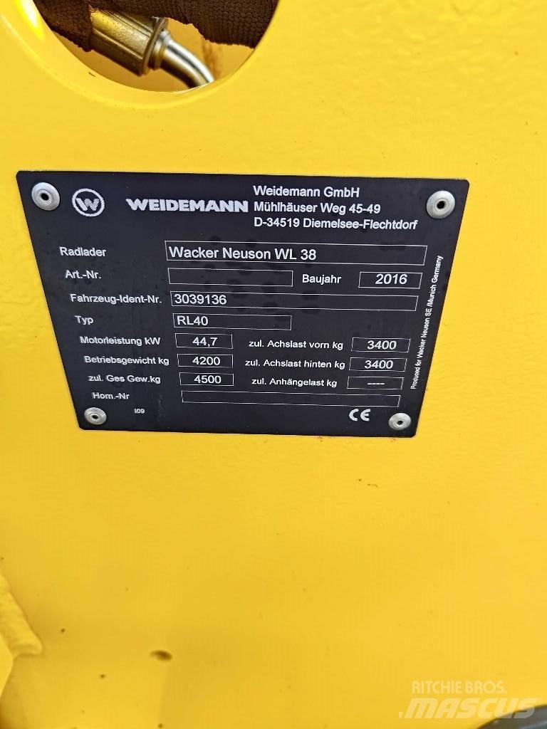 Wacker Neuson WL 38 Incarcator pe pneuri