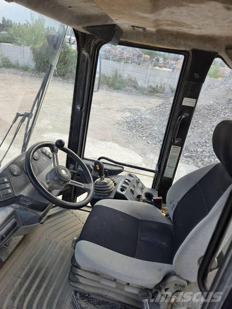 CAT 906 Incarcator pe pneuri