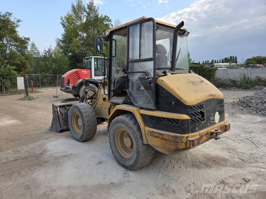 CAT 906 Incarcator pe pneuri