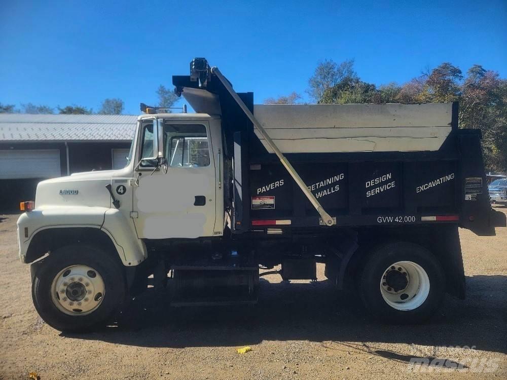 Ford L8000 Autobasculanta