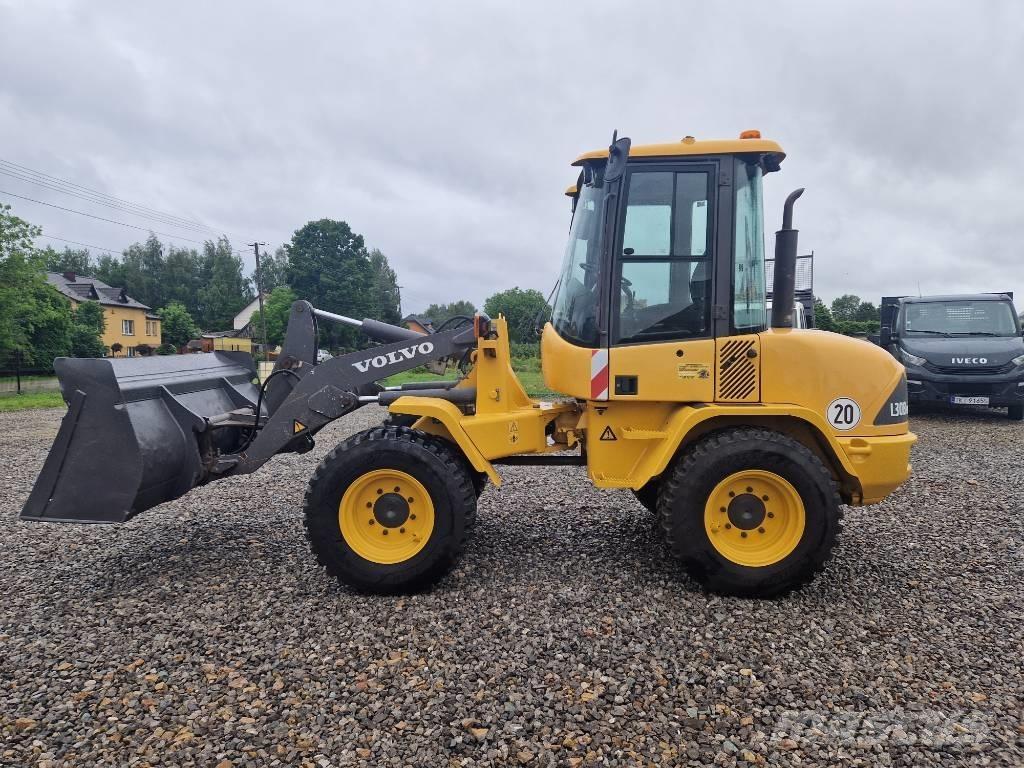 Volvo L 30 Incarcator pe pneuri