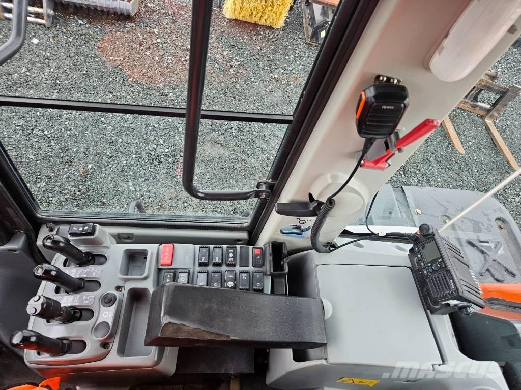 Hitachi ZW 180-6 Incarcator pe pneuri