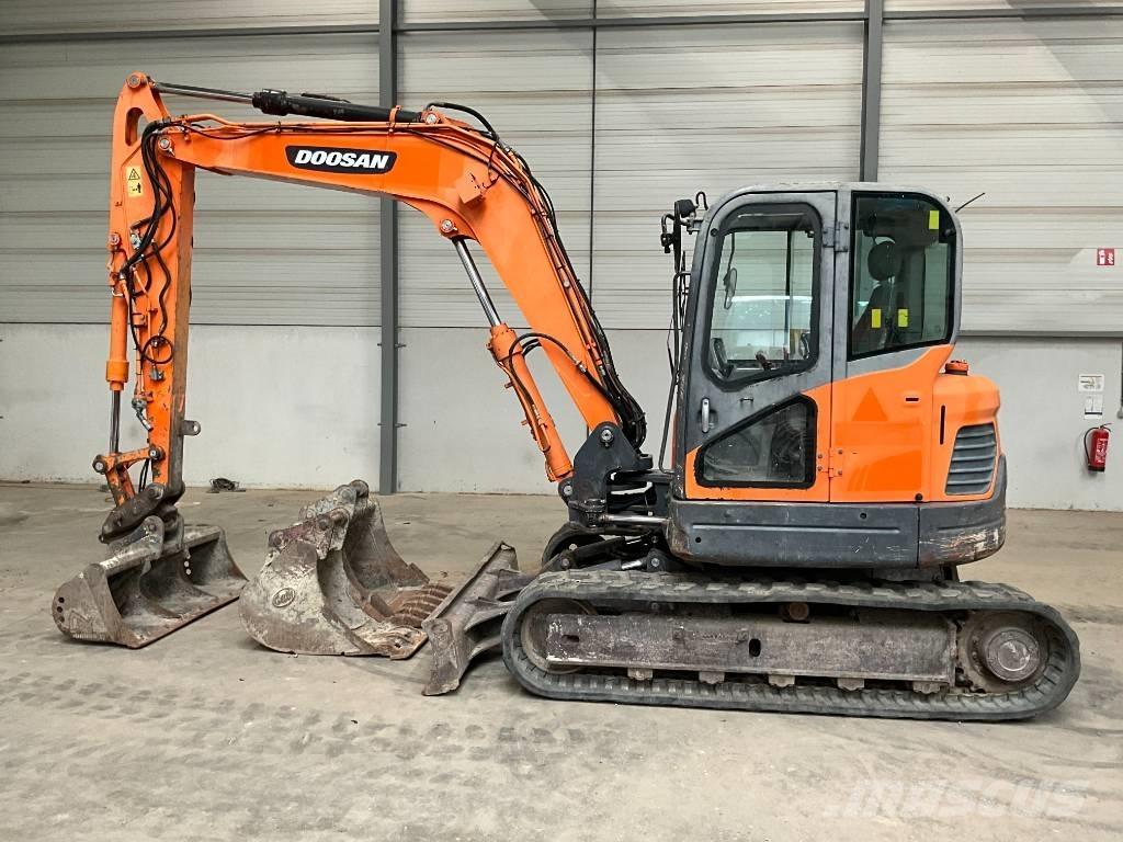Doosan DX 80 R Excavatoare 7t - 12t