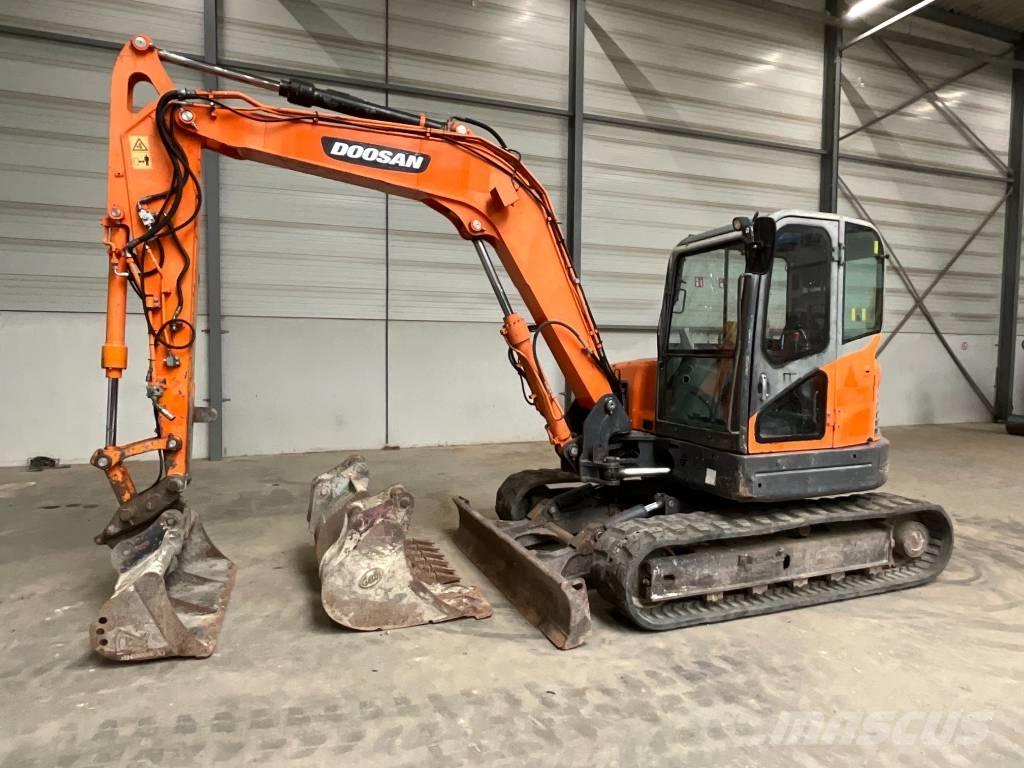 Doosan DX 80 R Excavatoare 7t - 12t